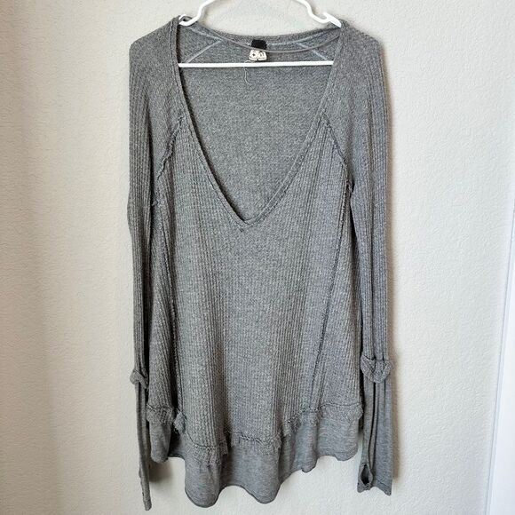 We The Free Grey Oversized V-Neck Thermal Shirt - Size S - EUC - Picture 1 of 5